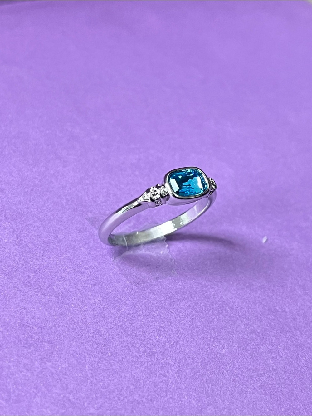Size 8 NWT Silver Blue Topaz Accent Ring